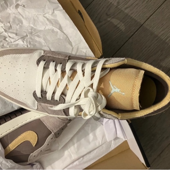 Jordan Air 1 Low SE Craft Inside Out - Picture 8 of 9